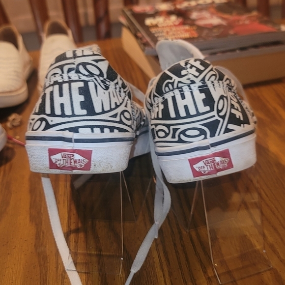 Mens size 8.5 Van's Era iconic script skates. - Picture 4 of 9